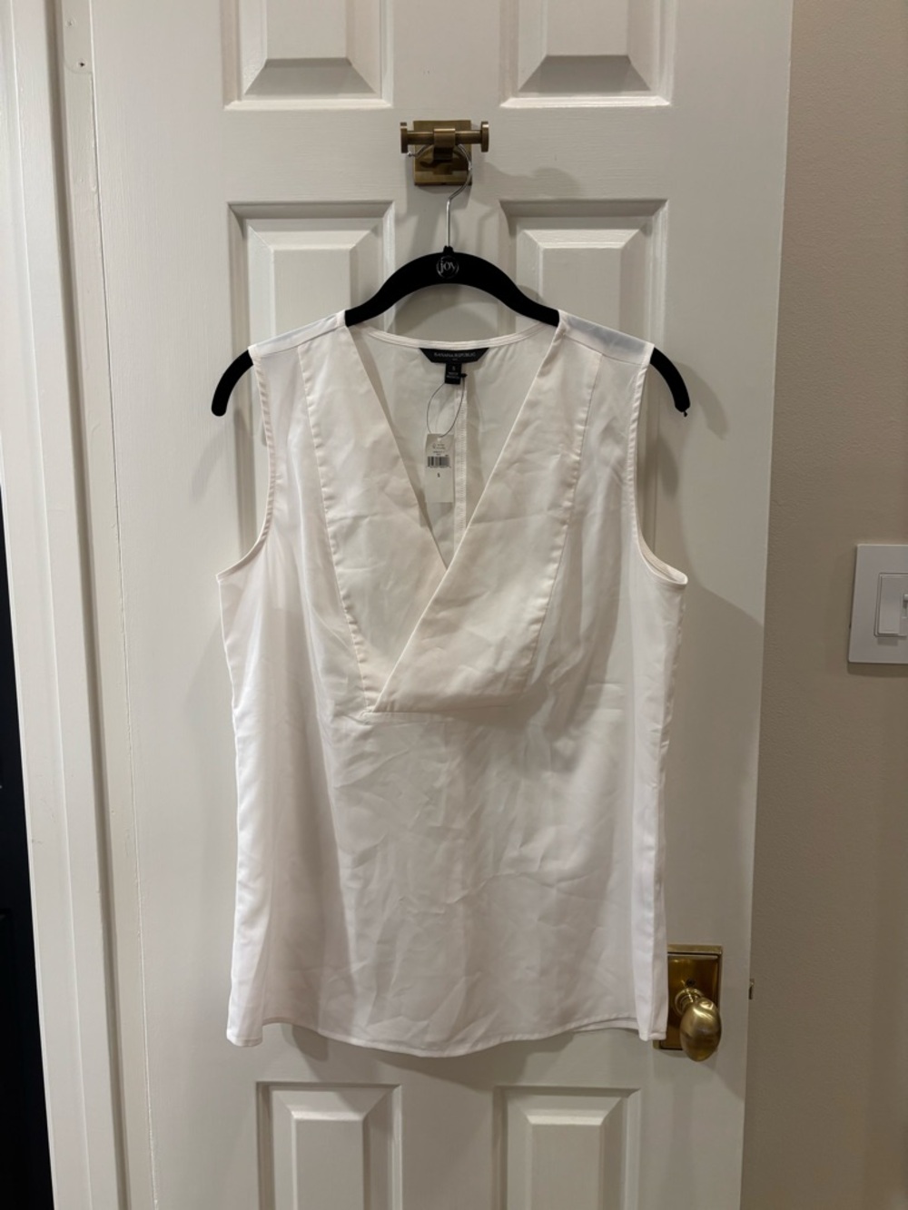 Banana Republic White Sleeveless Surplice V-Neck